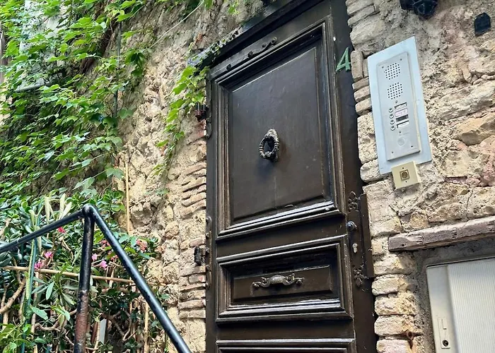 Old Town Rooftop Sea-view 1br With Terrace Antibes